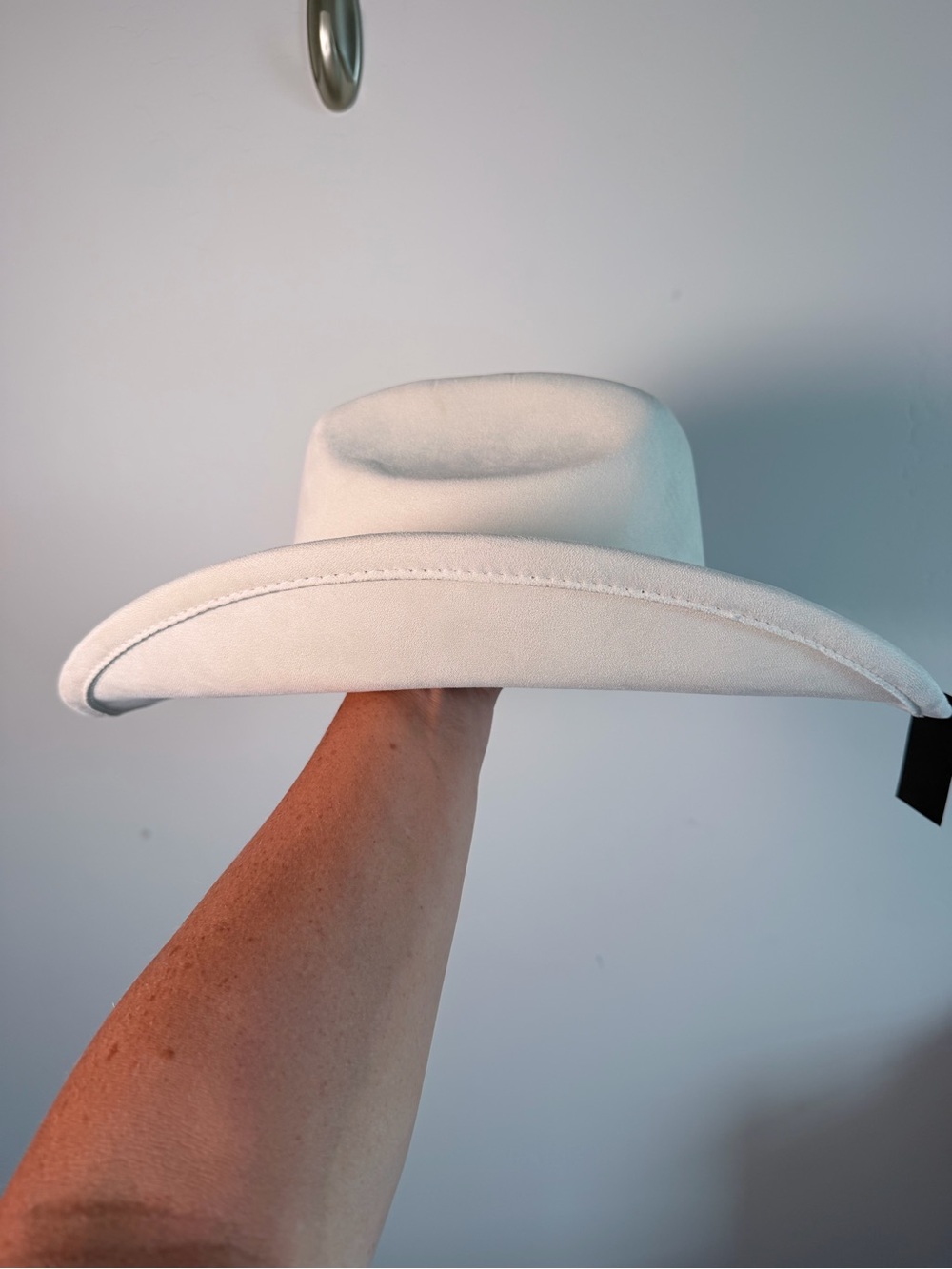 Buckle White Heart Concho Cowboy Hat with Silver Heart Conchos - Illuma NWT - Picture 5 of 9